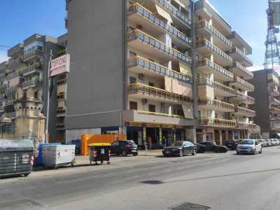 ...dall�altra cinge il lato ovest di un complesso residenziale degli anni �70. Ed � proprio al posto di questo grosso condominio che sorgeva un tempo il molino Stucky
